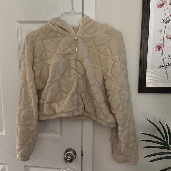 Without Walls tan peace sign fuzzy sweatshirt - Picture 1 of 4